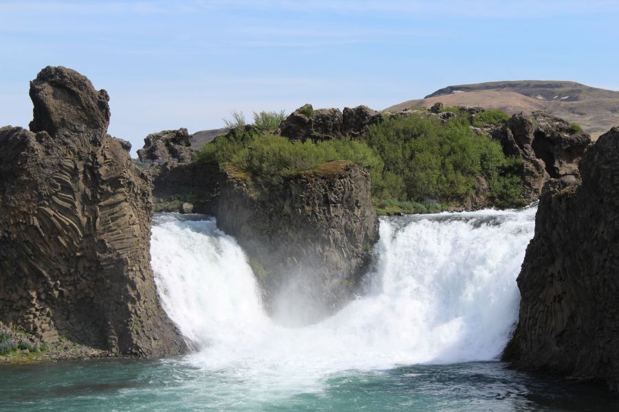 Hjalparfoss waterval IJsland